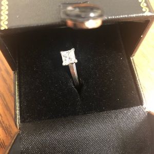 Engagement ring: 1 karat